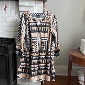 G by Giuliana Black and Cream Patterned Top with G Logo